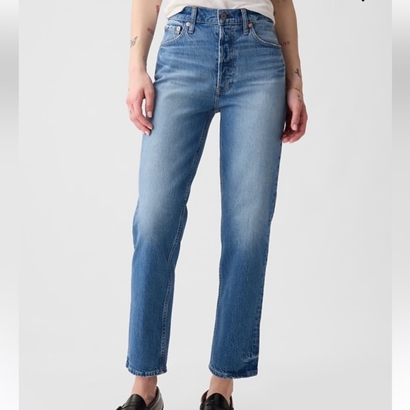 GAP women’s Cheeky Straight High Rise Jeans - Picture 8 of 9